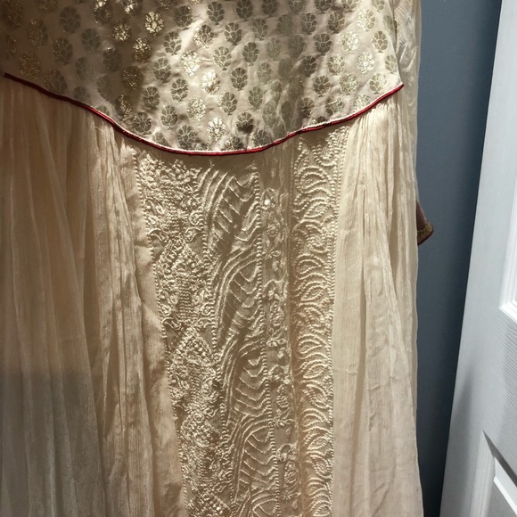 it's a designer dress i forgot designer name - Picture 5 of 8